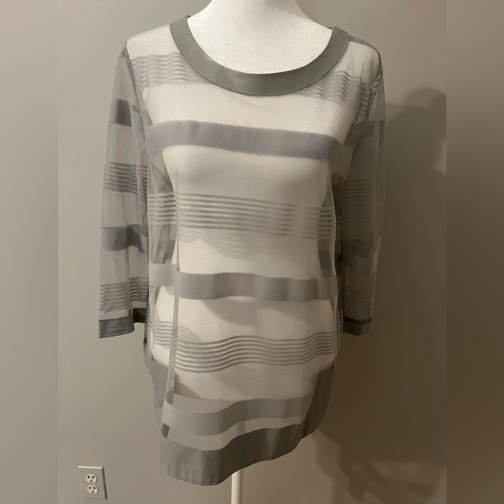 Gracia gray crewneck trimmed in leather